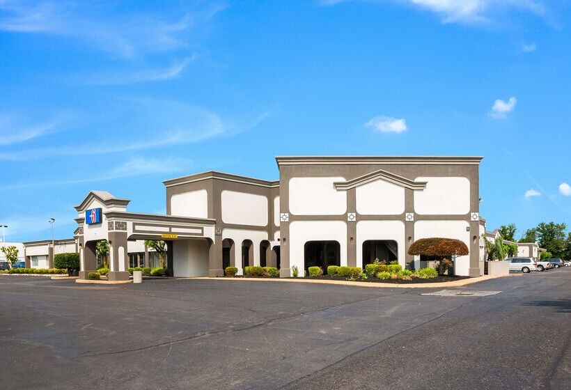 Отель Red Carpet Inn & Suites