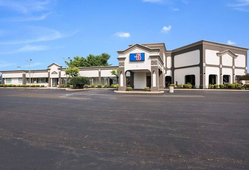 Отель Red Carpet Inn & Suites