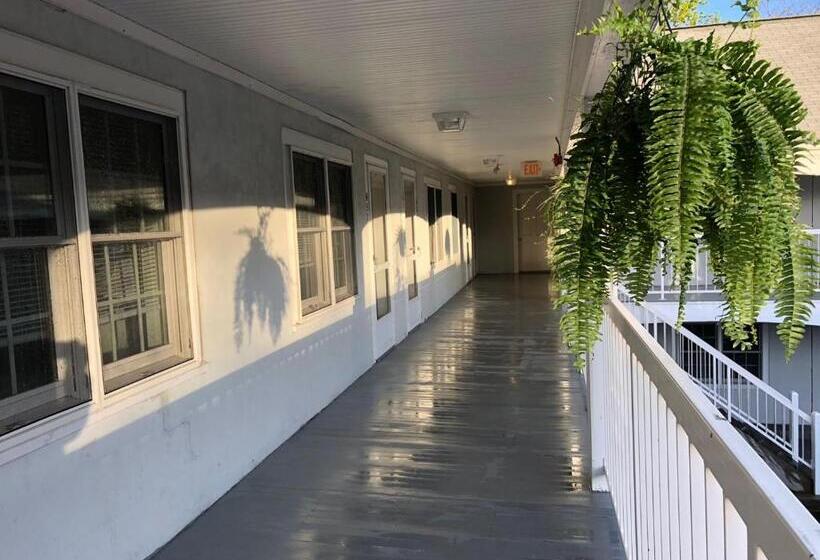 מוטל Hyannis Inn