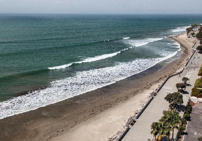 リゾートホテル Crowne Plaza Ventura Beach, An Ihg