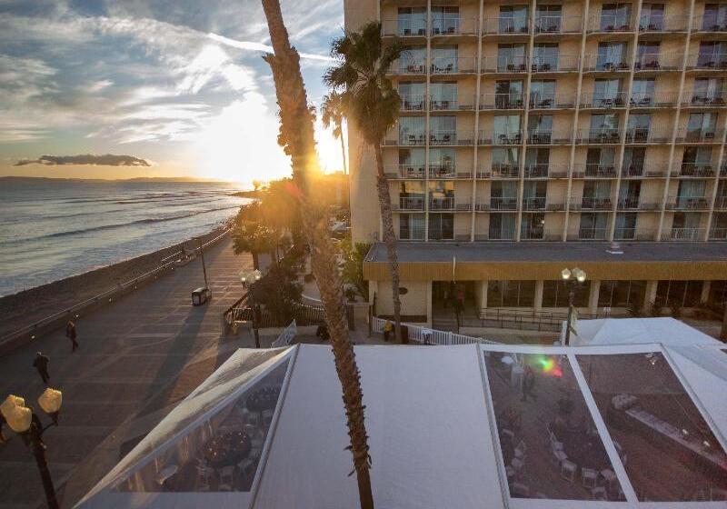 استراحتگاه Crowne Plaza Ventura Beach, An Ihg