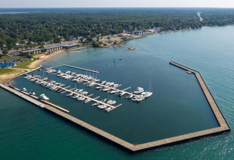 Tawas Bay Beach Resort & Conference Center