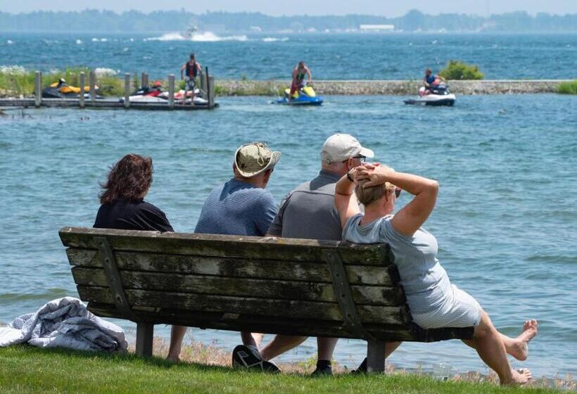 Tawas Bay Beach Resort & Conference Center