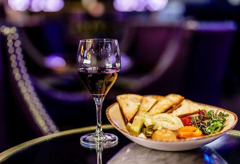 The Verve Hotel Boston Natick, Tapestry Collection By Hilton