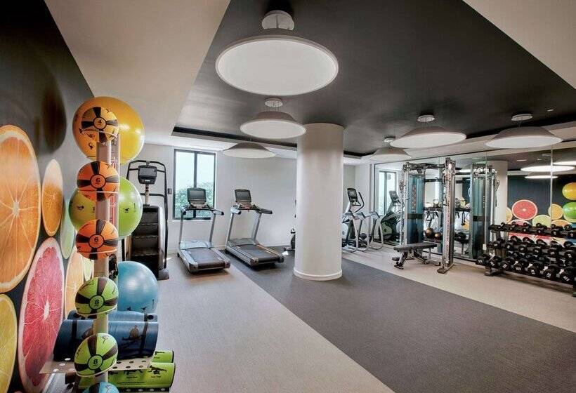 THesis Hotel Miami Coral Gables, Curio Collection by Hilton