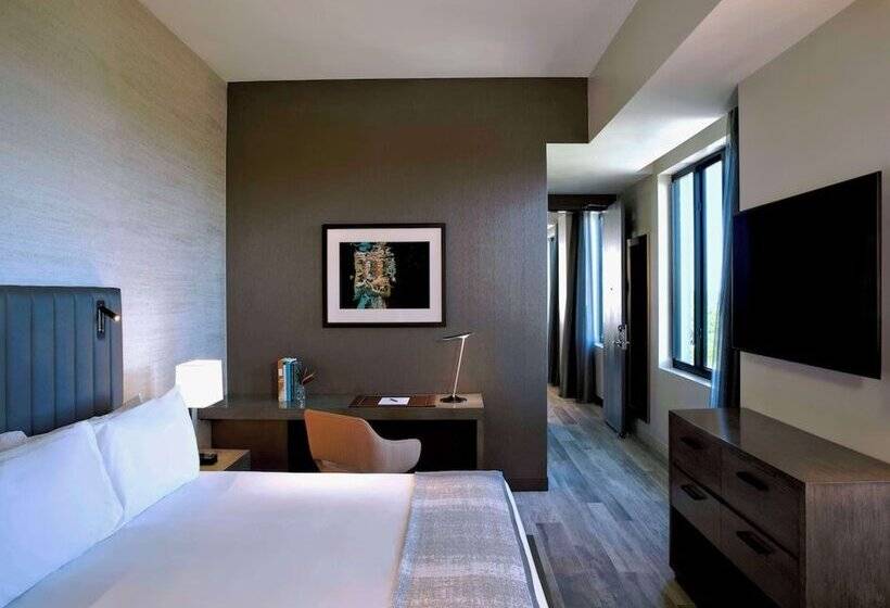 THesis Hotel Miami Coral Gables, Curio Collection by Hilton