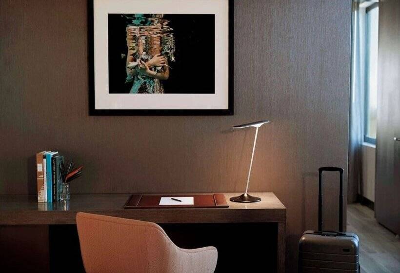 THesis Hotel Miami Coral Gables, Curio Collection by Hilton