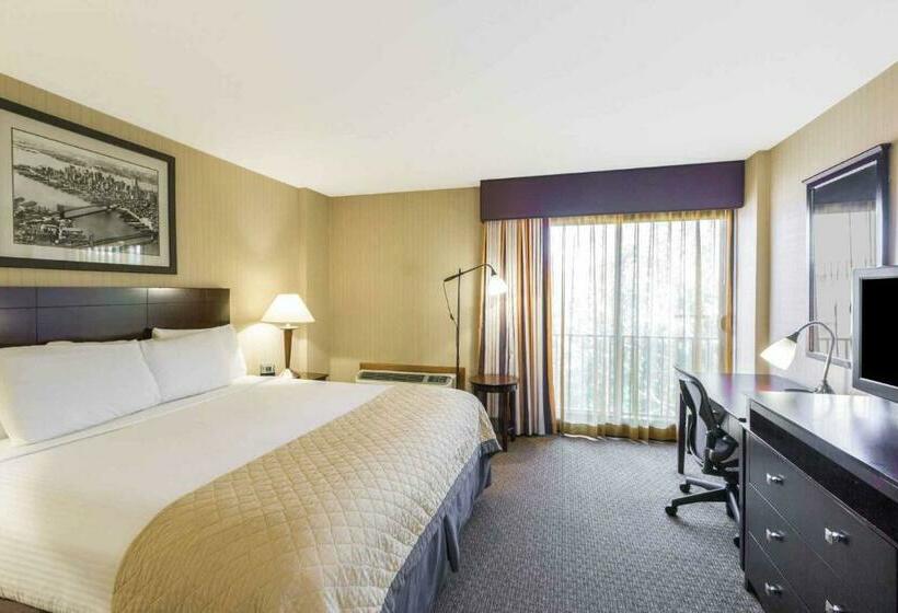 Wyndham Garden Hotel Newark Airport