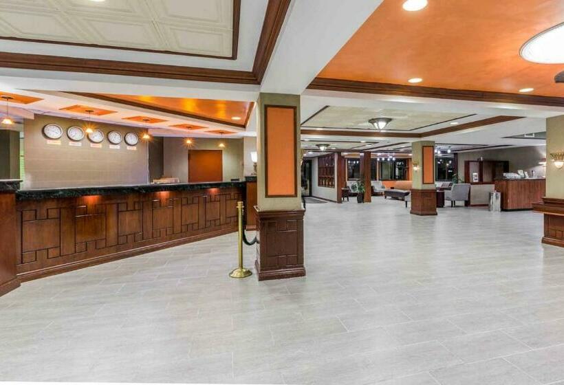 Wyndham Garden Hotel Newark Airport