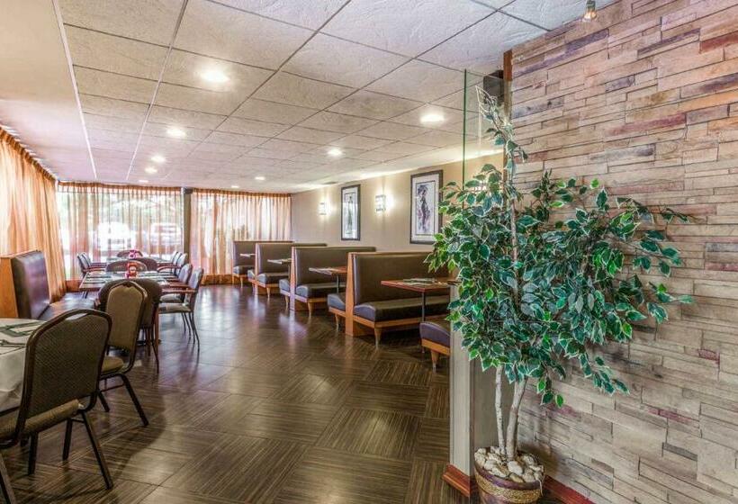 Wyndham Garden Hotel Newark Airport