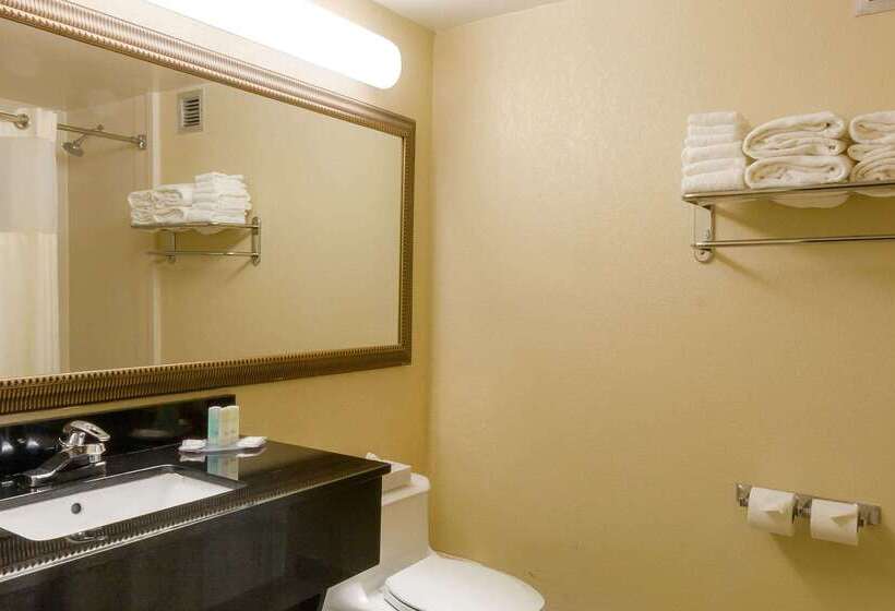 Clarion Inn & Suites Miami International Airport