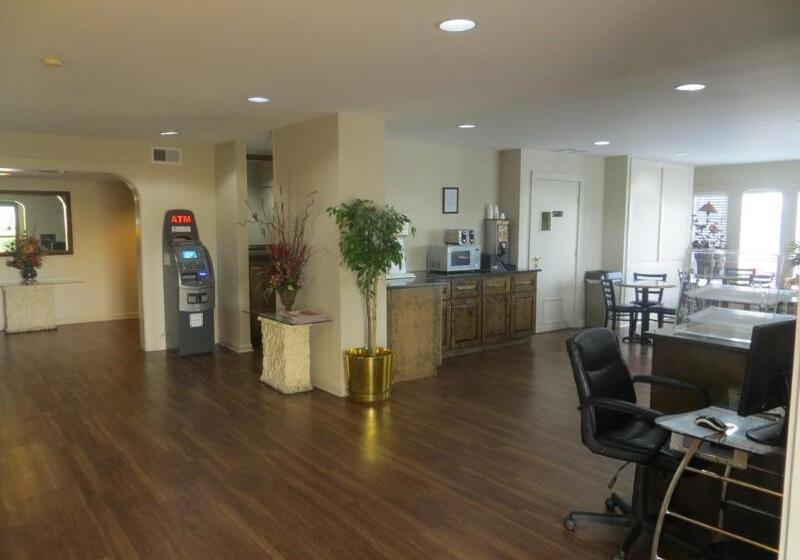 فندق Americas Best Value Inn Austin University