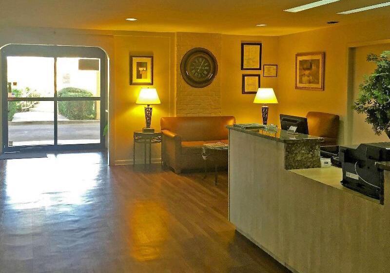 فندق Americas Best Value Inn Austin University