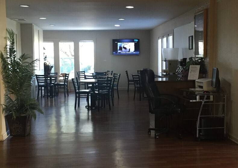 فندق Americas Best Value Inn Austin University