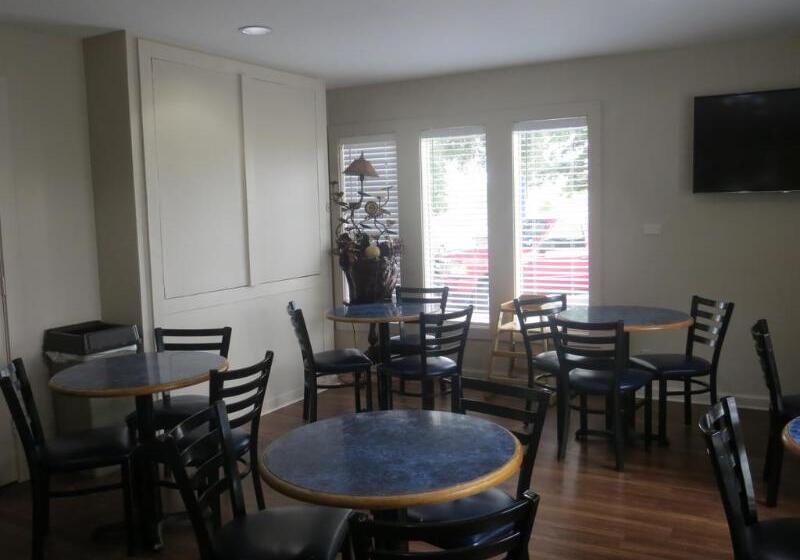 فندق Americas Best Value Inn Austin University