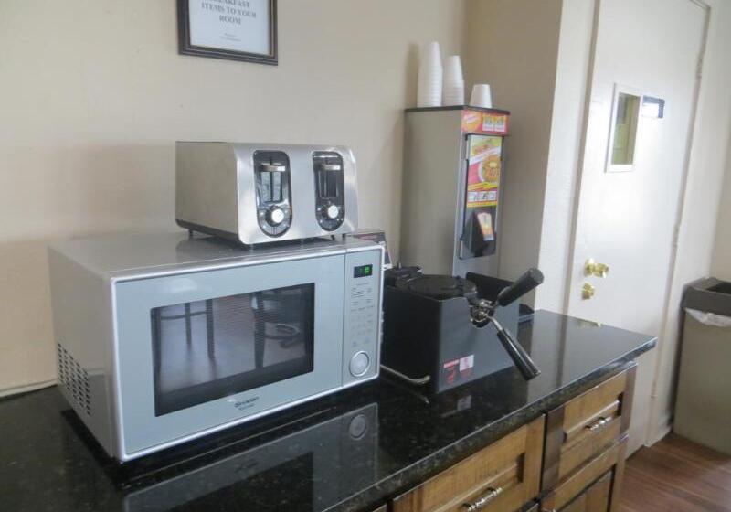 فندق Americas Best Value Inn Austin University