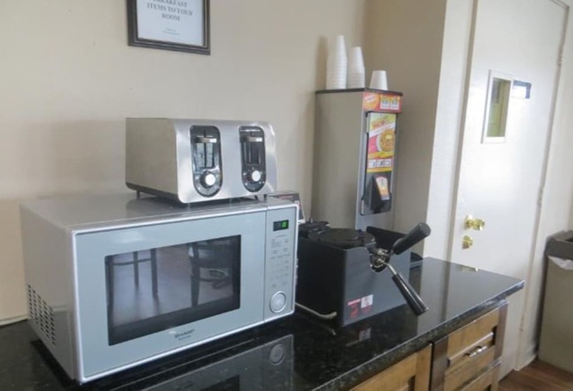 فندق Americas Best Value Inn Austin University