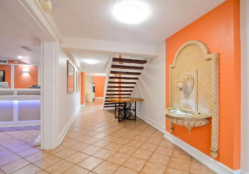 هتل Relax Inn West Medical Center