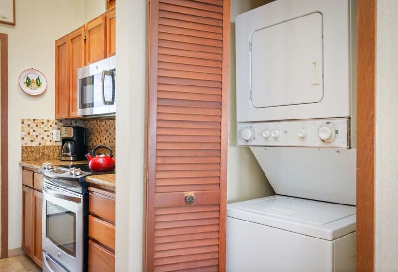 Отель Aston Maui Hill