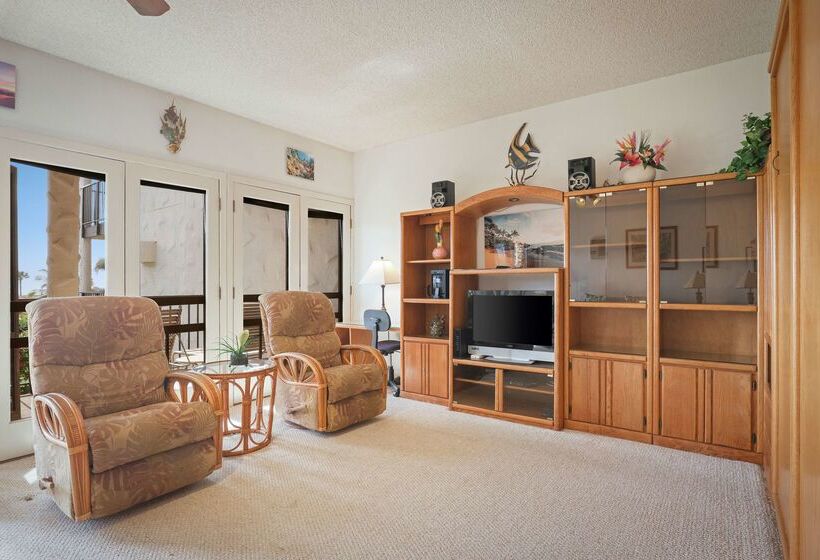 Отель Aston Maui Hill