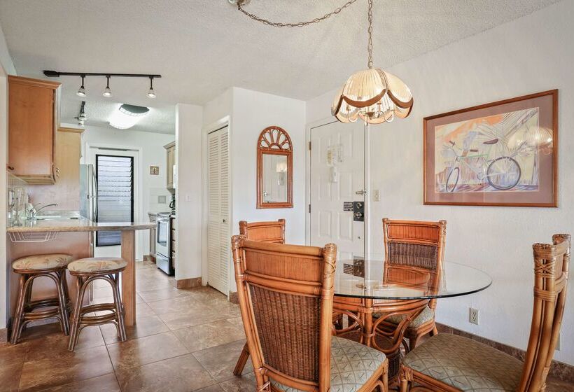 Отель Aston Maui Hill