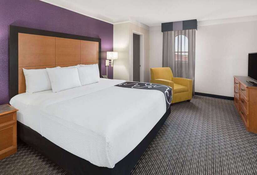 בית מלון כפרי Baymont By Wyndham Greenville Woodruff Rd