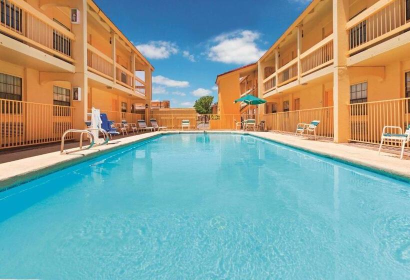Отель Baymont By Wyndham Lubbock  Downtown Civic Center
