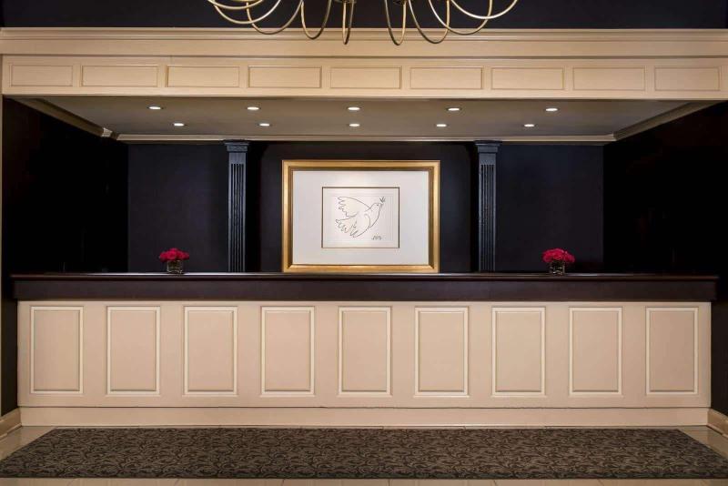 Bella Vista Hotel & Suites