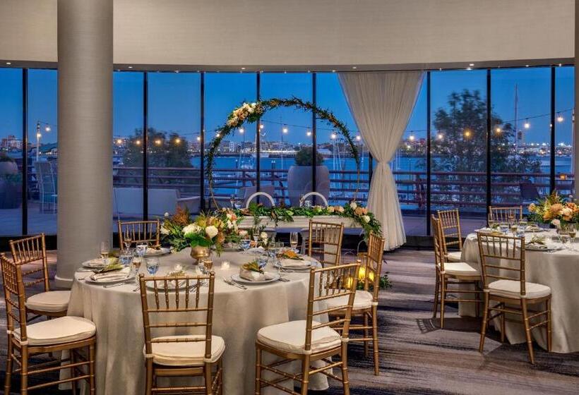 Отель Boston Marriott Long Wharf