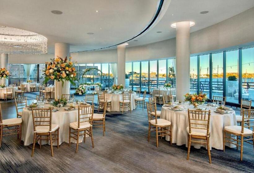 Отель Boston Marriott Long Wharf