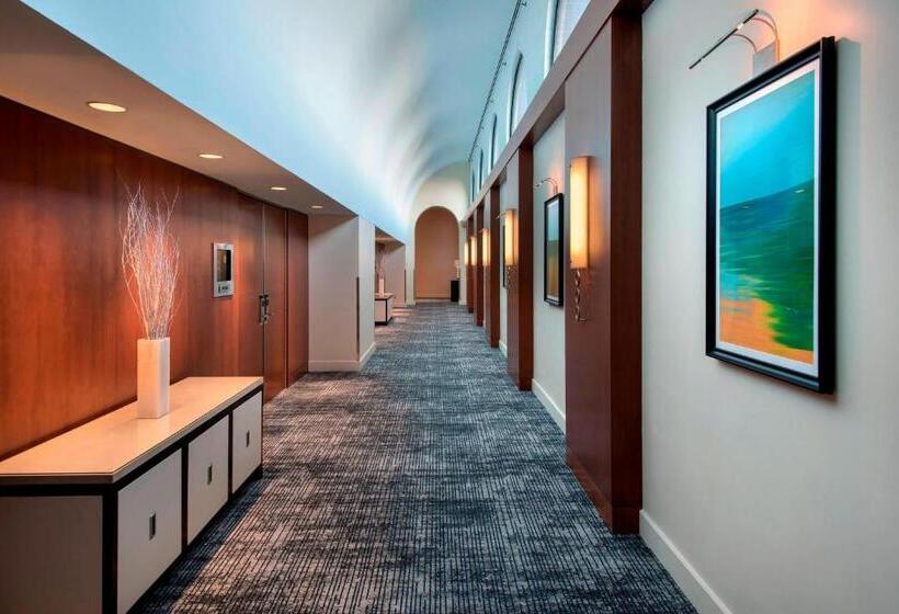 Отель Boston Marriott Long Wharf