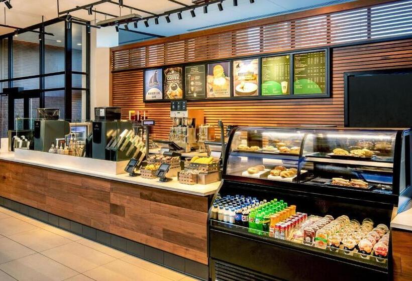 Отель Boston Marriott Long Wharf