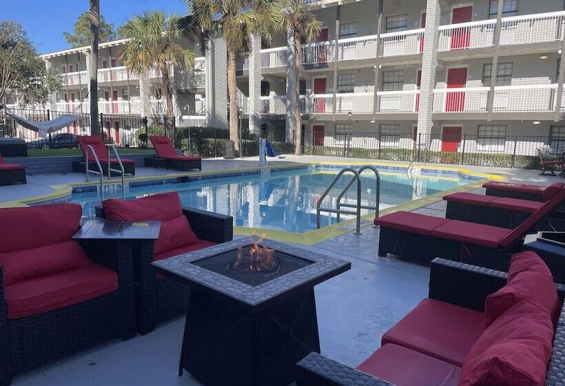 בית מלון כפרי Casa Bella Inn & Suites Extended Stay