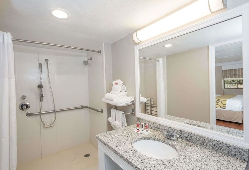 فندق Casa Bella Inn & Suites Extended Stay