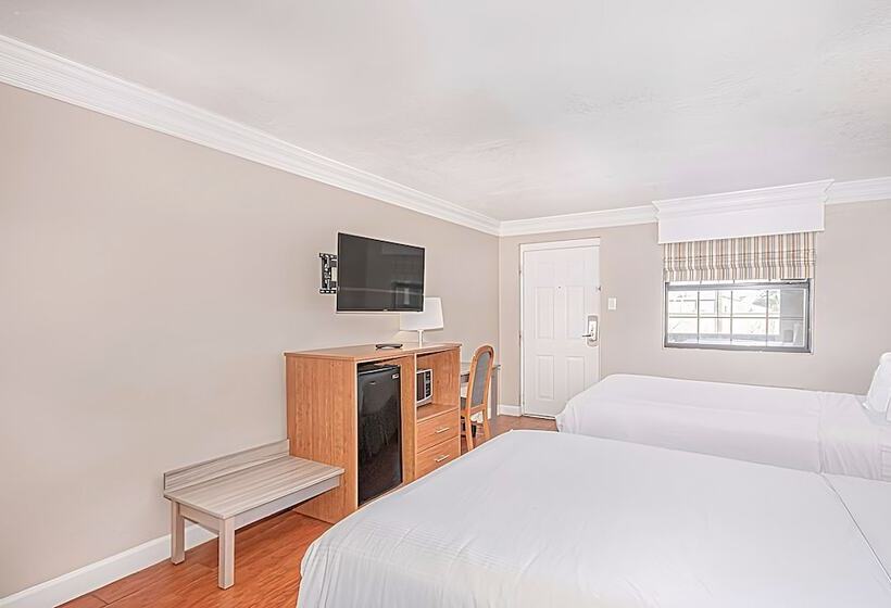 בית מלון כפרי Casa Bella Inn & Suites Extended Stay