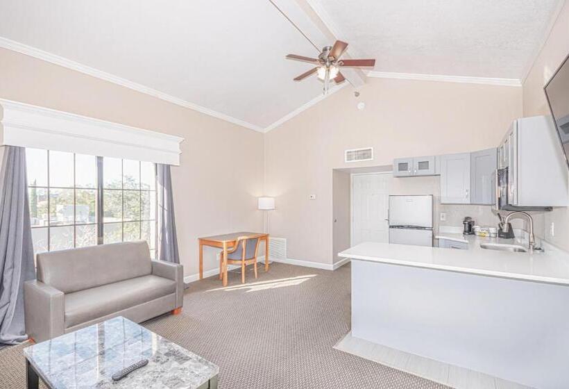 فندق Casa Bella Inn & Suites Extended Stay