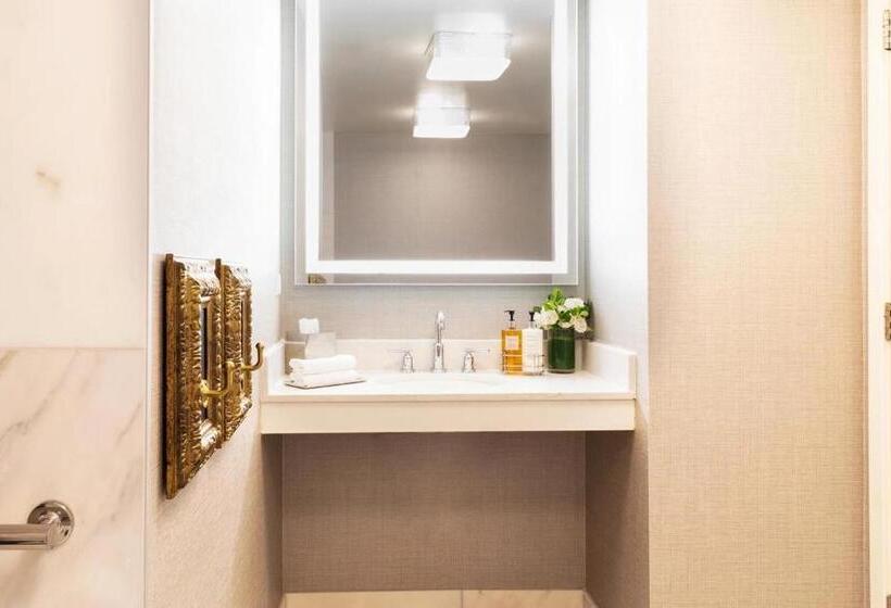 Отель Chamberlain West Hollywood