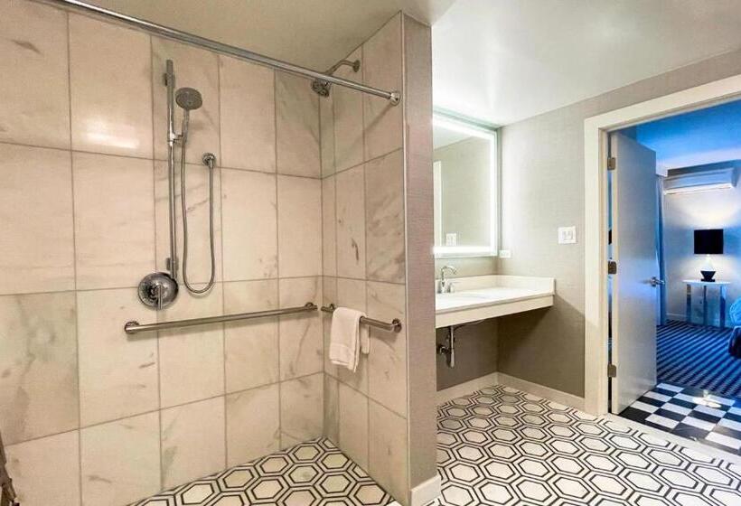 هتل Chamberlain West Hollywood