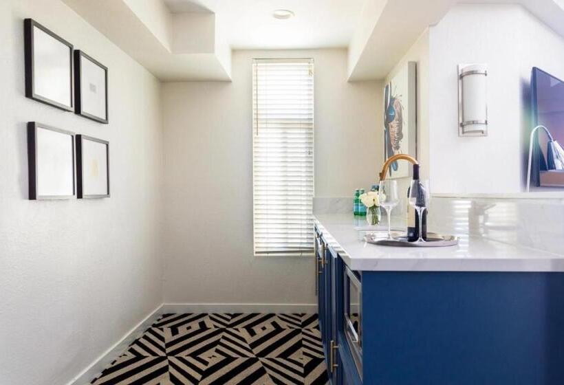 Отель Chamberlain West Hollywood