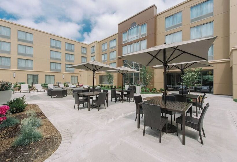 هتل Courtyard By Marriott Nashua