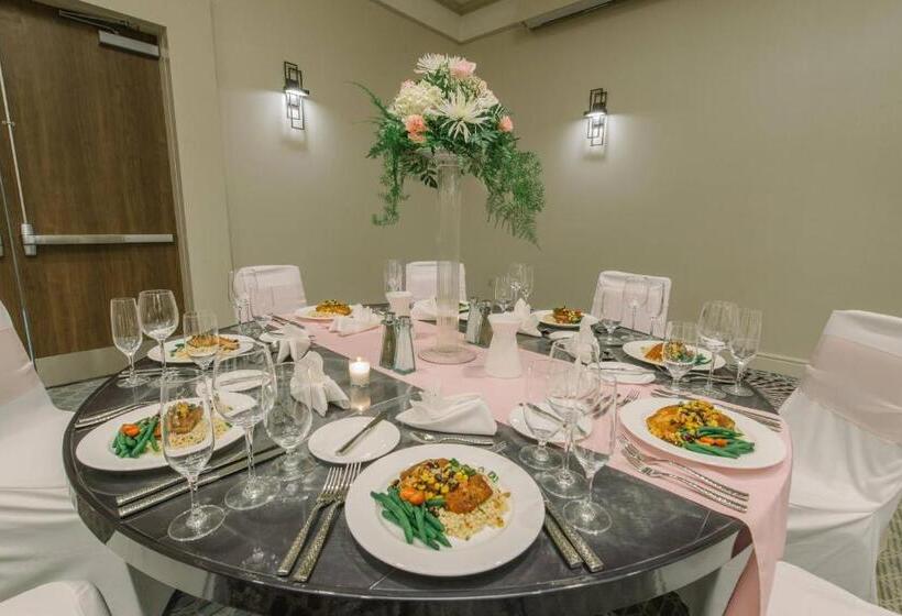 هتل Courtyard By Marriott Nashua