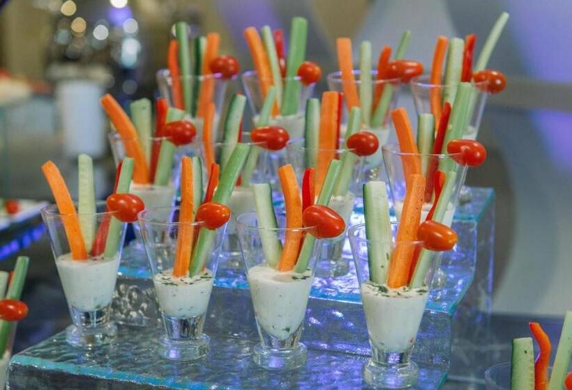 هتل Courtyard By Marriott Nashua