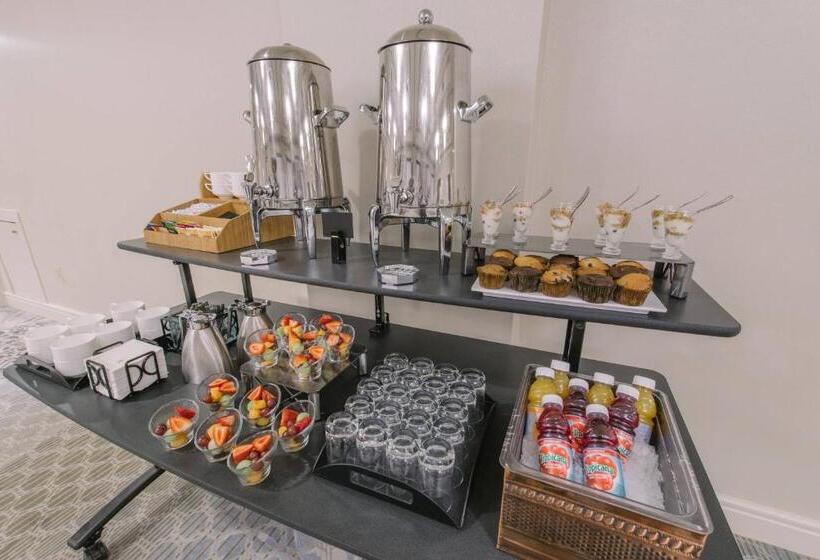 هتل Courtyard By Marriott Nashua