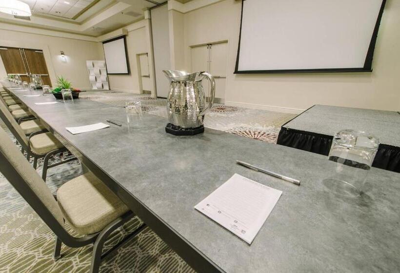 هتل Courtyard By Marriott Nashua