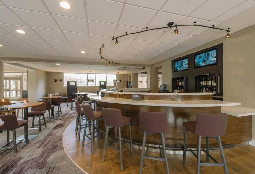 هتل Courtyard By Marriott Nashua