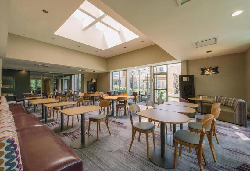 هتل Courtyard By Marriott Nashua