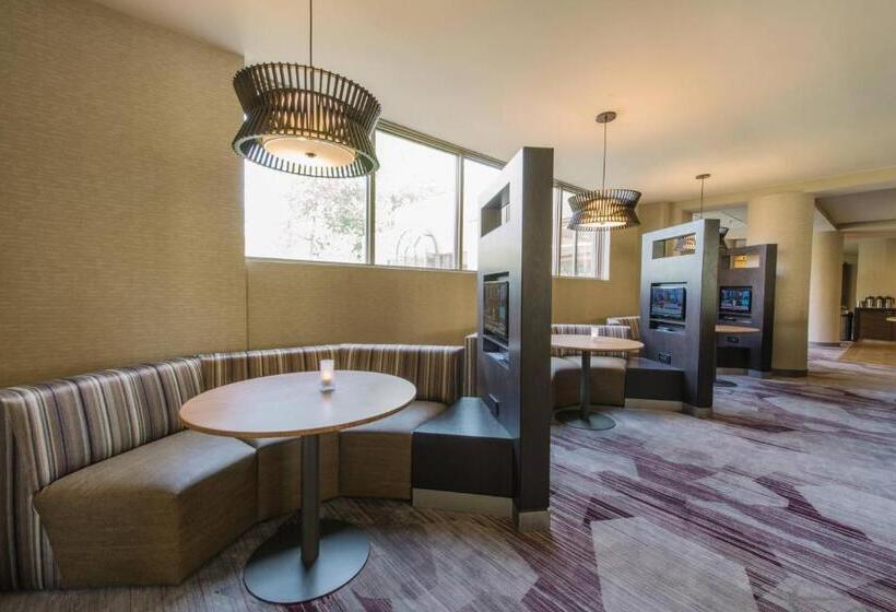 هتل Courtyard By Marriott Nashua