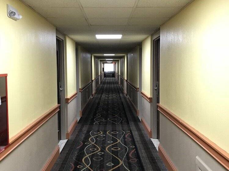 Days Hotel By Wyndham Danville Conference Center