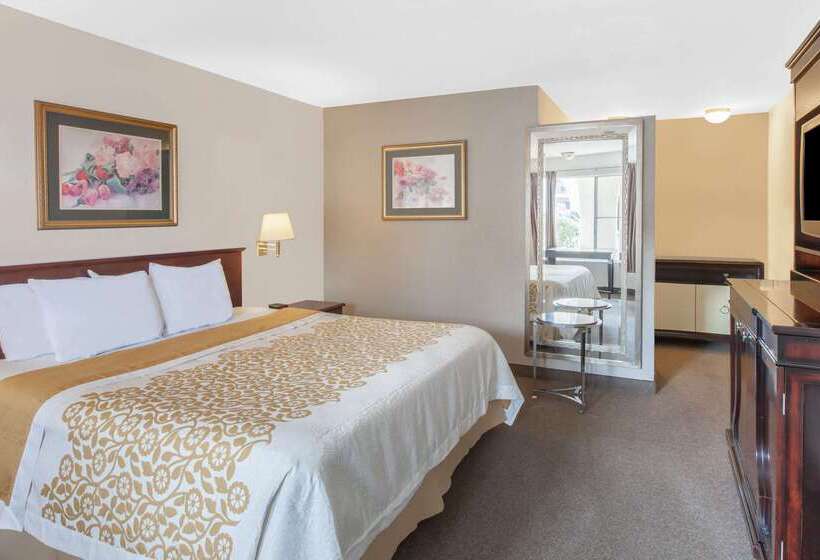 בית מלון כפרי Days Inn By Wyndham Camarillo  Ventura