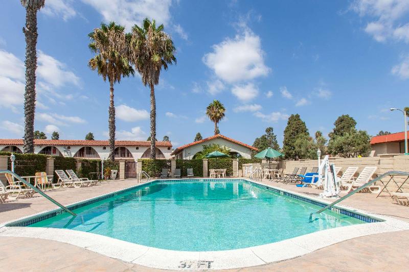 هتل Days Inn By Wyndham Camarillo  Ventura